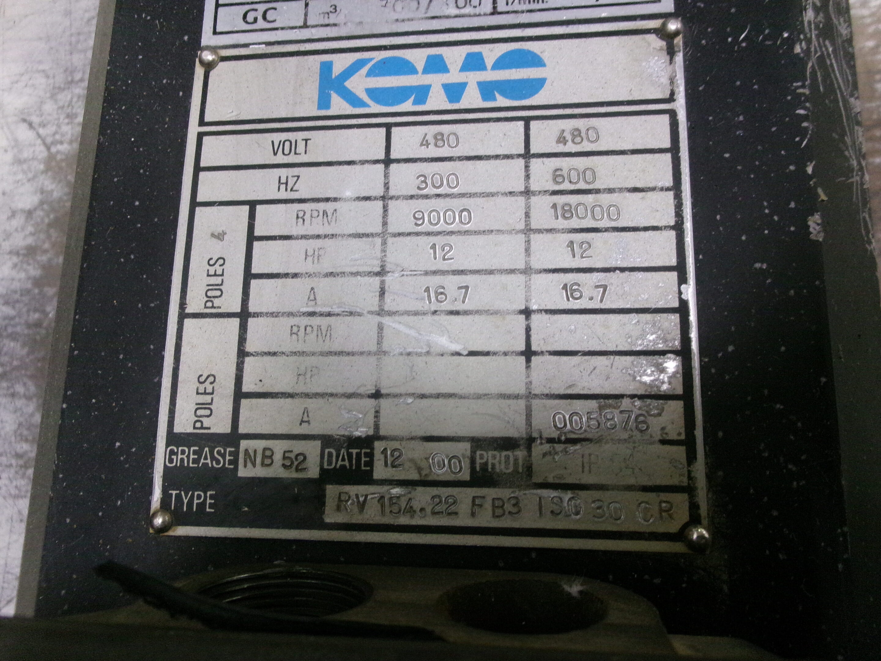 Metal nameplate showing motor specifications and brand Kamo.